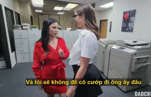 Bí mật hẹn hò với... con trai