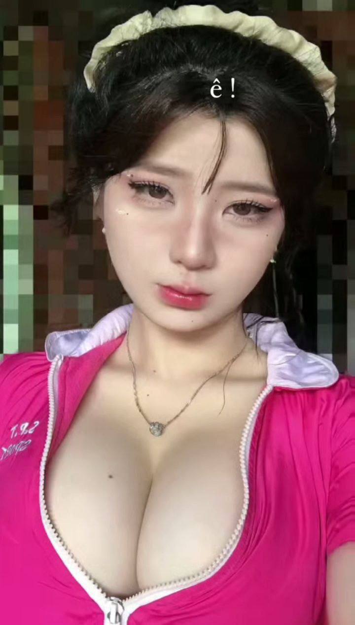 Nữ nhân viên văn phòng gặp kẻ biến thái trên tàu điện, nhưng lại thấy “sướng”