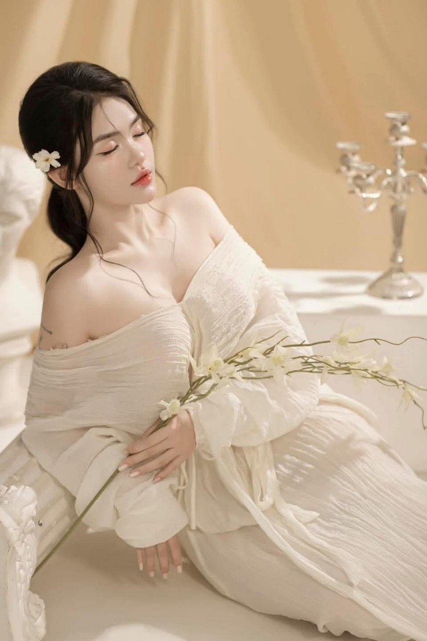 Học sinh nữ bị kẻ biến thái móc Lỗ lồn trên chuyến tàu về nhà nhưng thấy “sướng”
